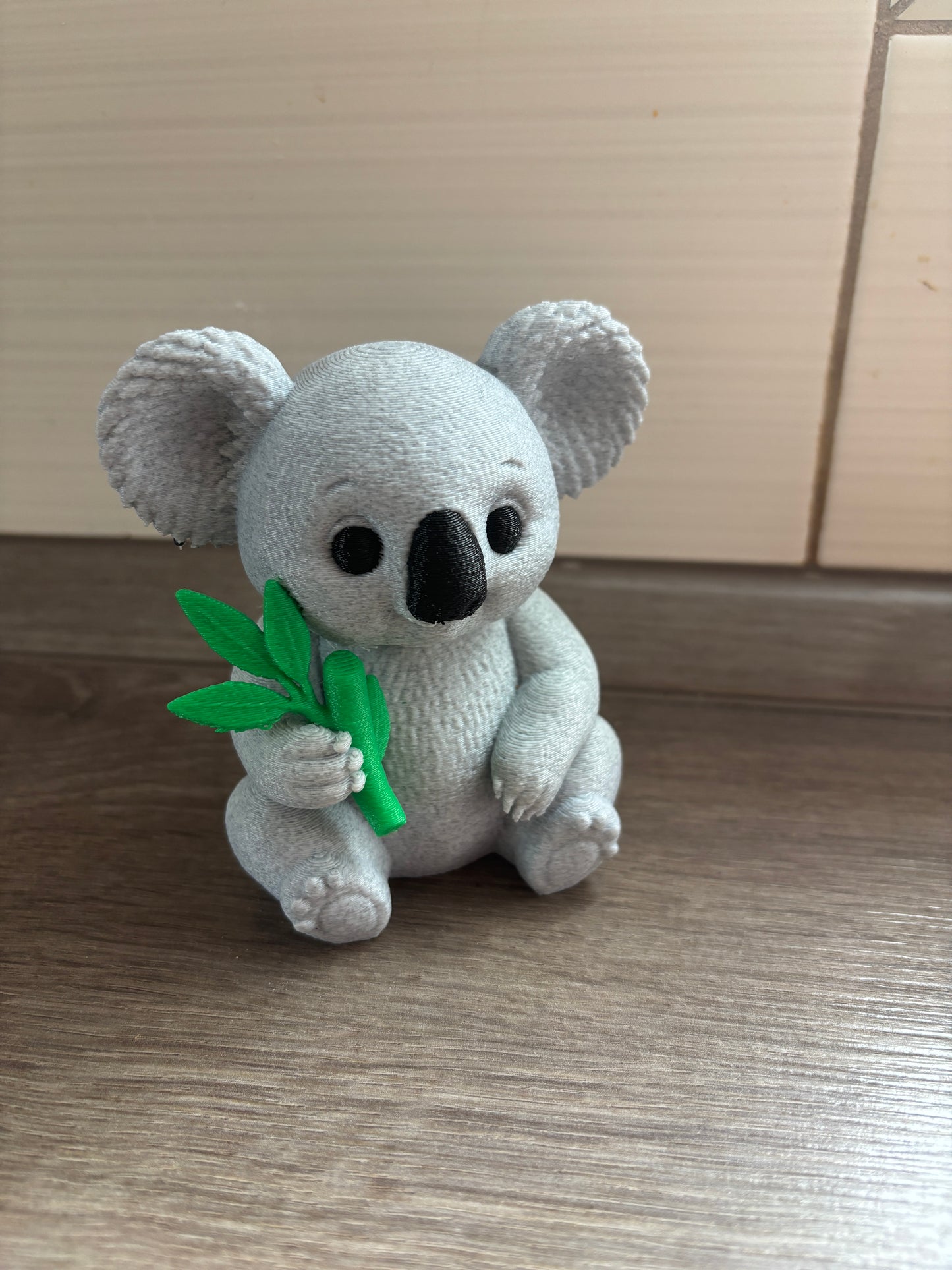 Koala mit Eukalyptus