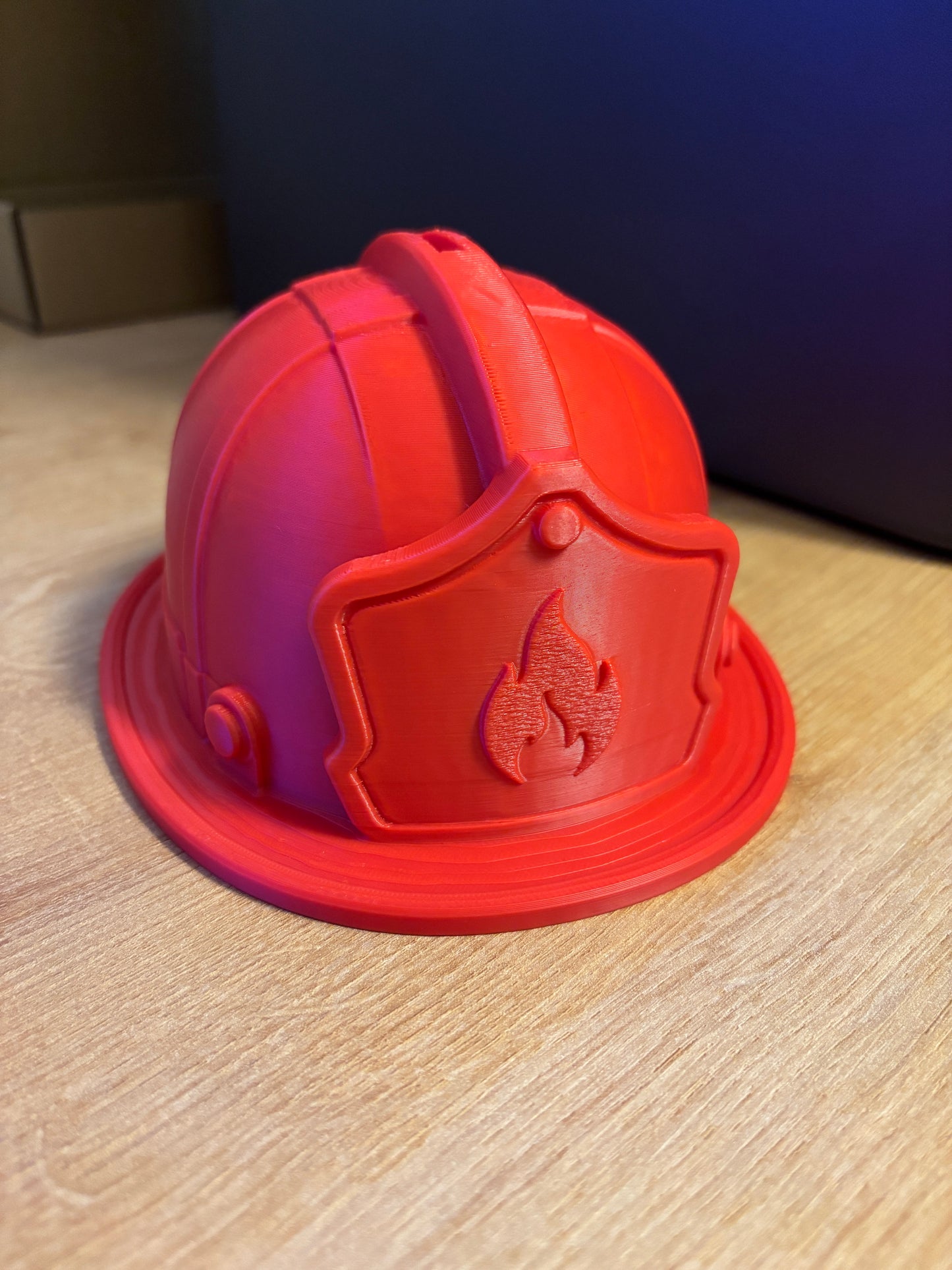 Feuerwehrhelm Spardose – Seitenansicht